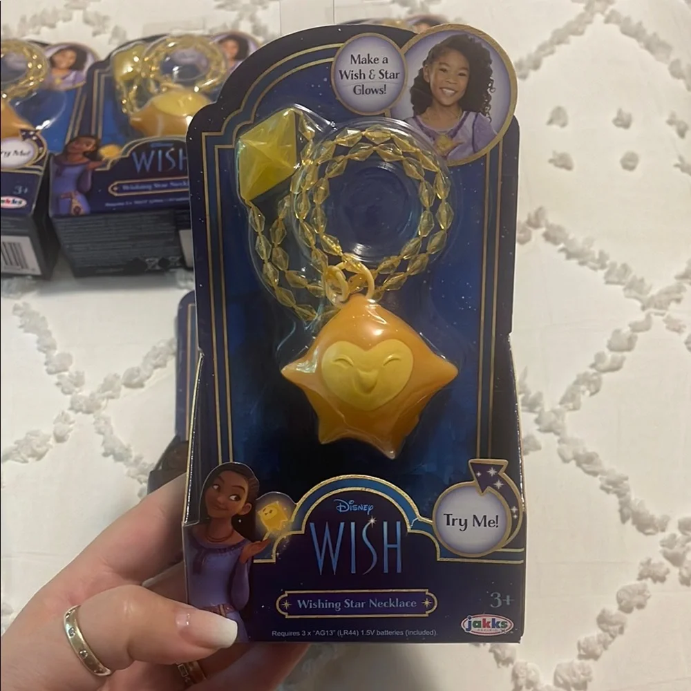 Disney Wish Yellow Star Necklace set of 5 new